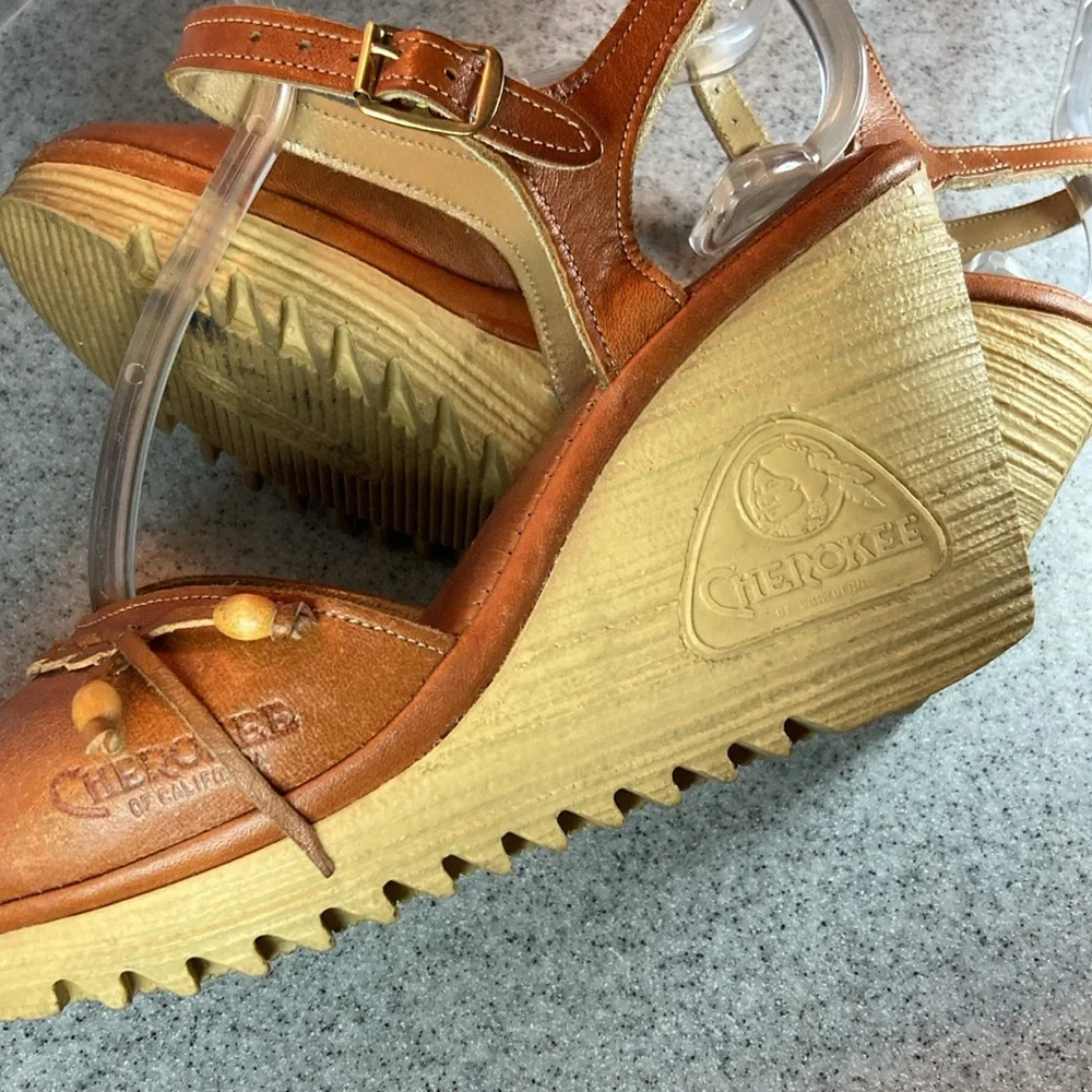 Vintage 80’s Cherokee‎ wedge heels. Cognac leather size 5 original box
